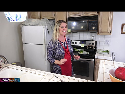 ❤️ Stepmom ga bhleoghan sa chidsin ron cheann-latha aige Sluts leinn ️❤